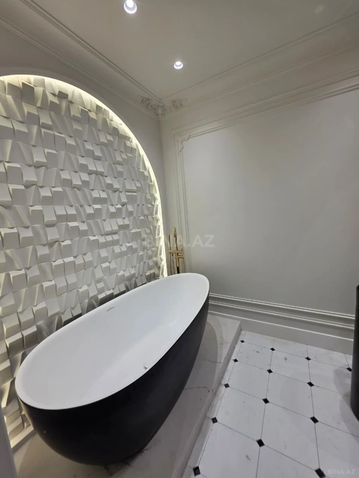 Satılır 4 otaqlı mənzil 165 m²