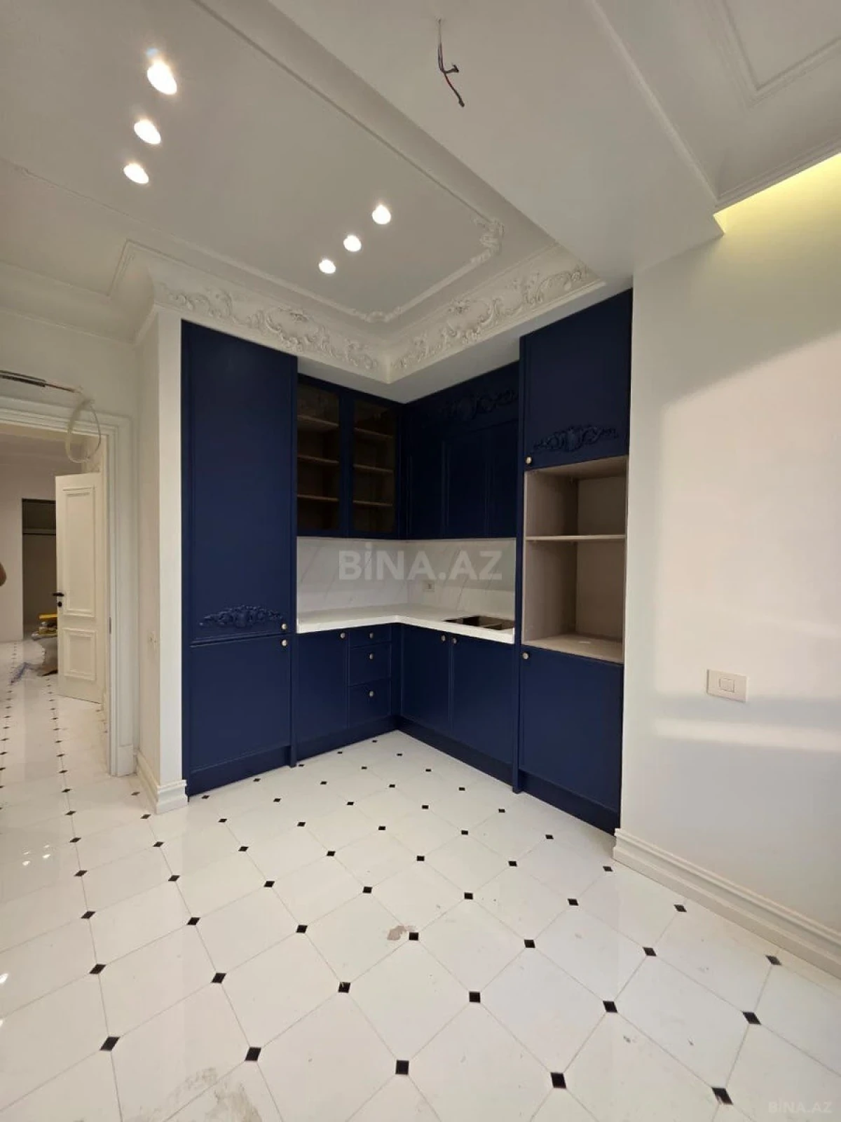 Satılır 4 otaqlı mənzil 165 m²