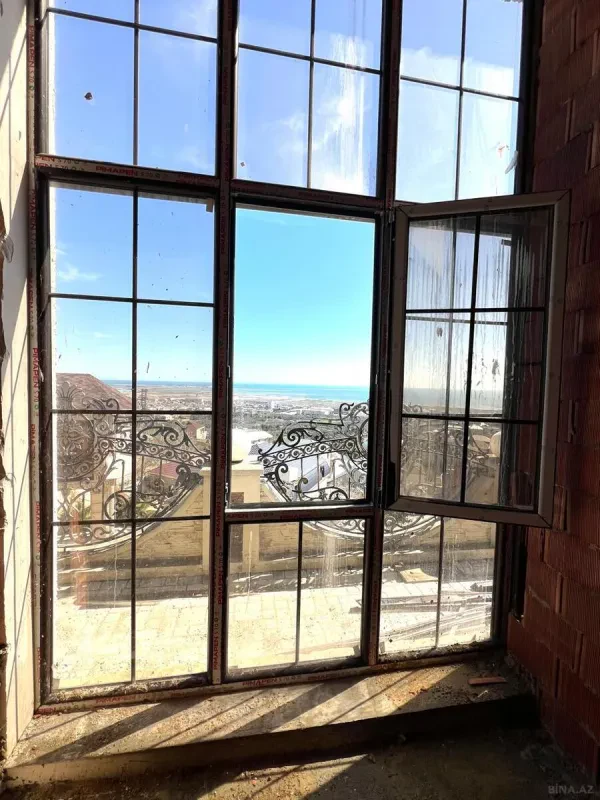 Satılır 4 otaqlı mənzil 132 m²