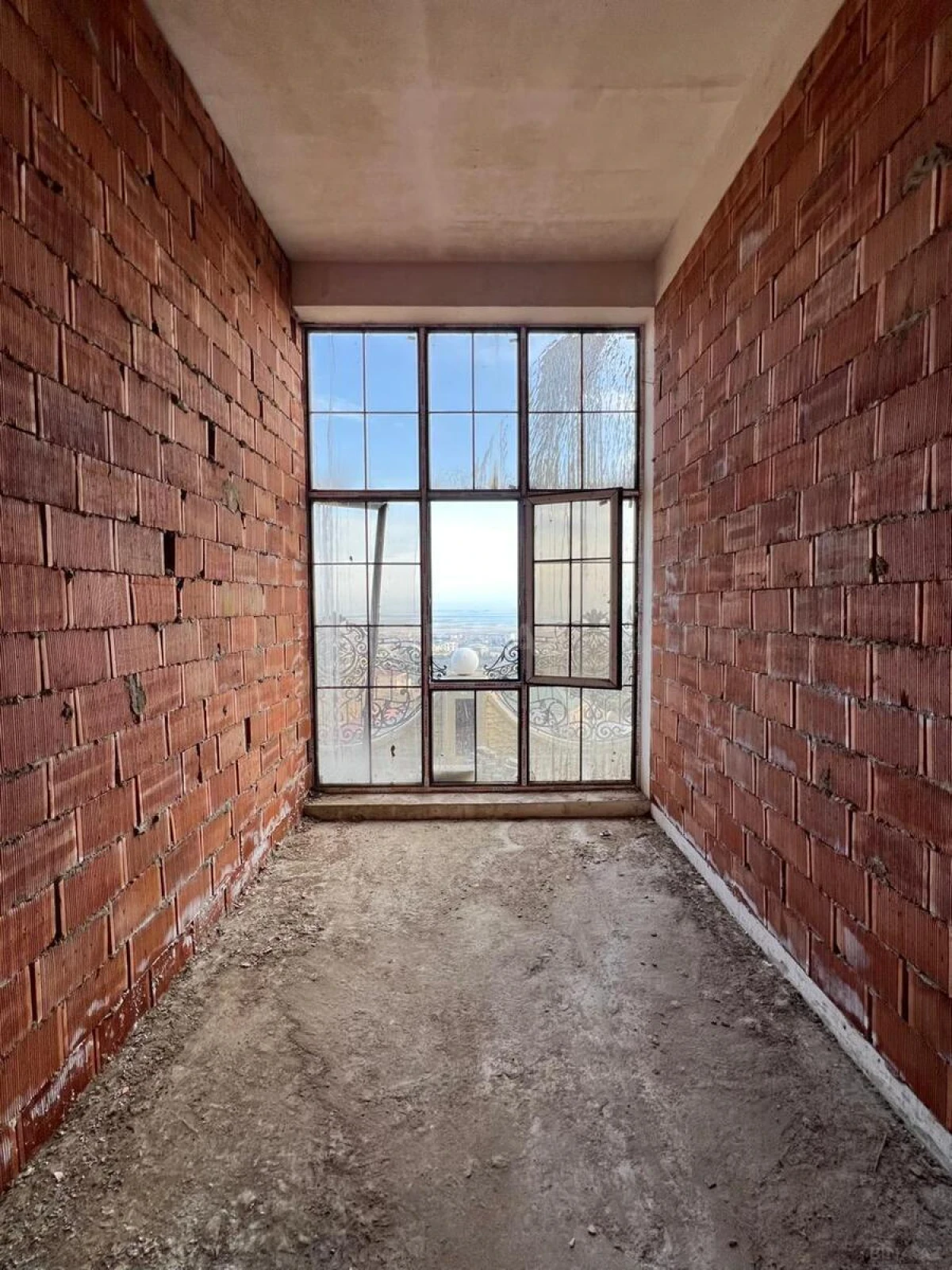 Satılır 4 otaqlı mənzil 132 m²