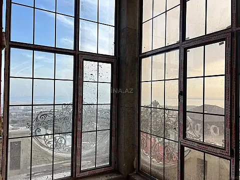 Satılır 4 otaqlı mənzil 132 m²