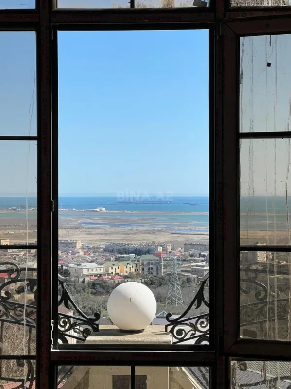 Satılır 4 otaqlı mənzil 132 m²