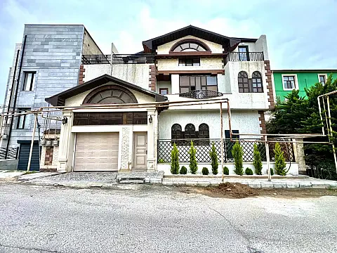 Satılır 4 otaqlı mənzil 132 m²