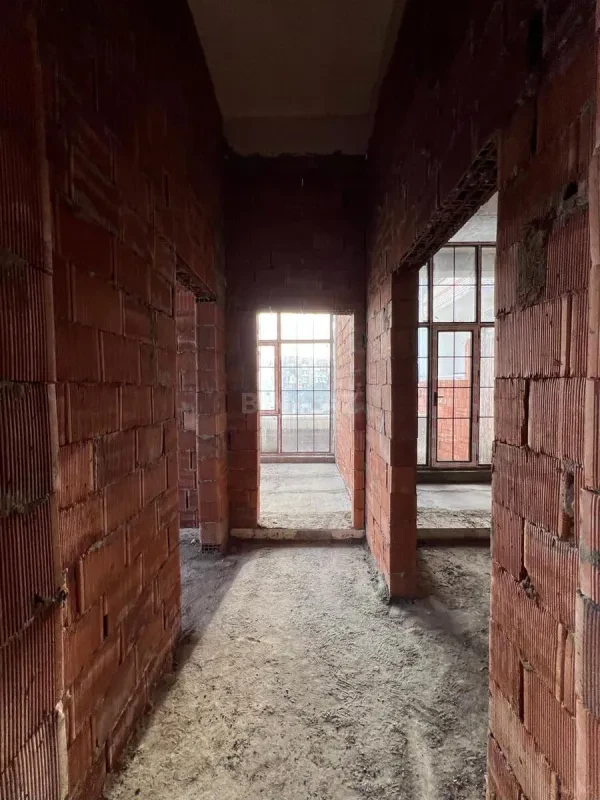 Satılır 4 otaqlı mənzil 132 m²