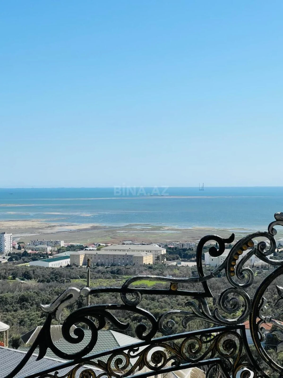 Satılır 4 otaqlı mənzil 132 m²