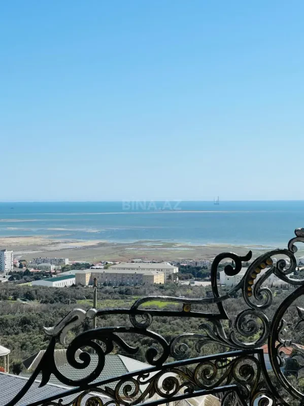 Satılır 4 otaqlı mənzil 132 m²