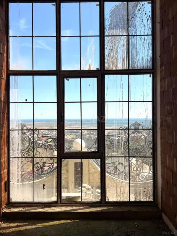 Satılır 4 otaqlı mənzil 132 m²
