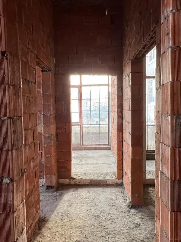 Satılır 4 otaqlı mənzil 132 m²