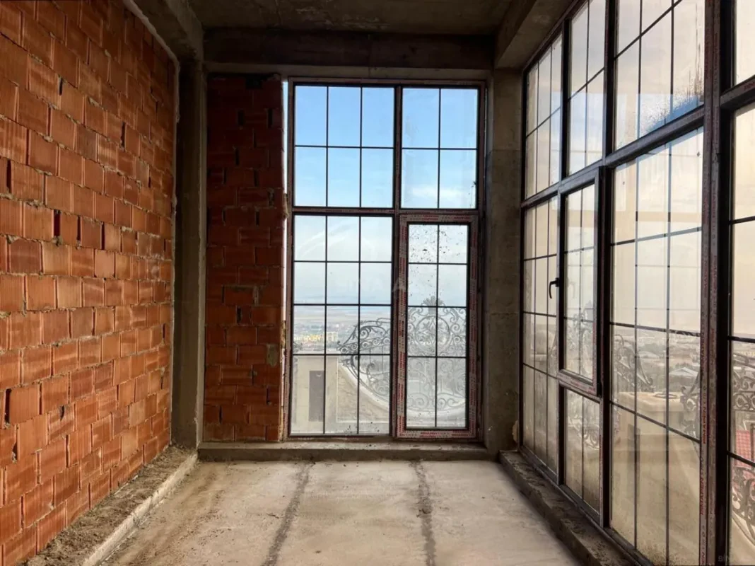 Satılır 4 otaqlı mənzil 132 m²