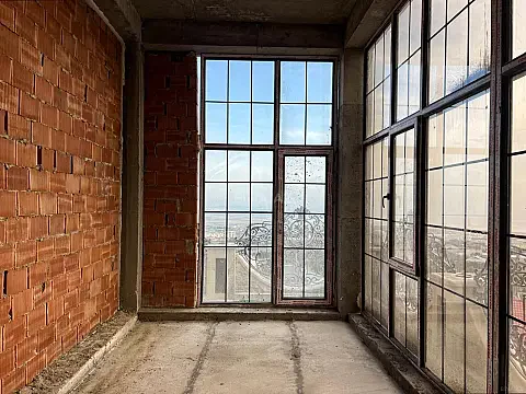 Satılır 4 otaqlı mənzil 132 m²