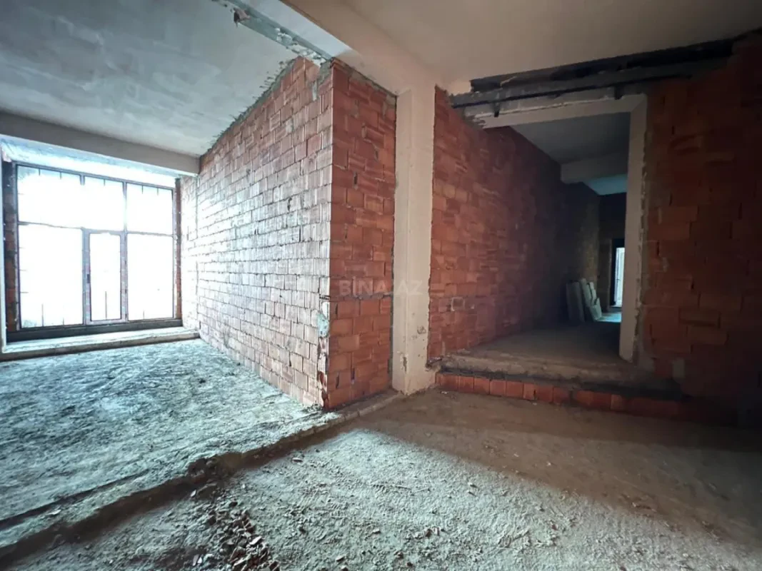 Satılır 4 otaqlı mənzil 132 m²
