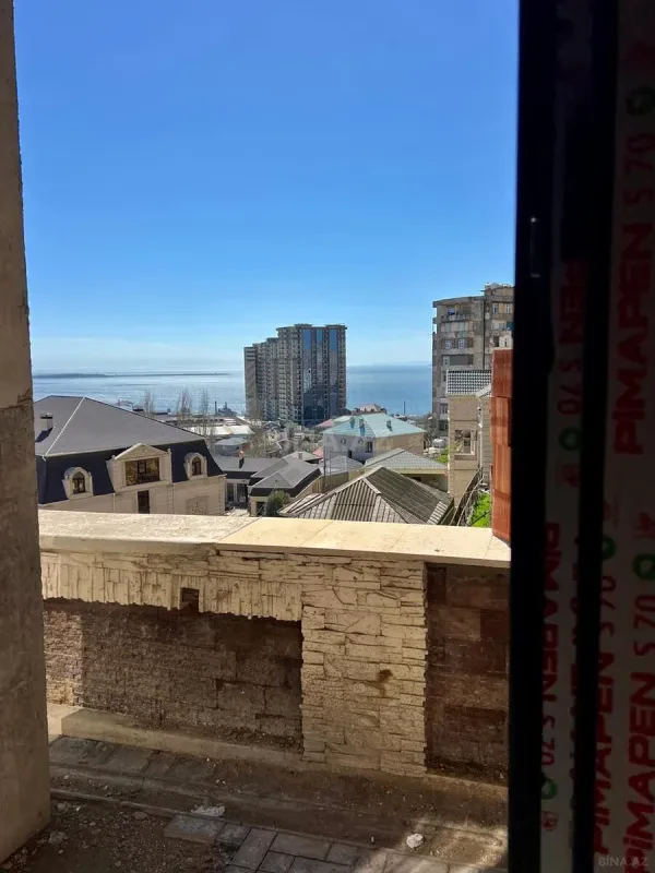 Satılır 4 otaqlı mənzil 132 m²
