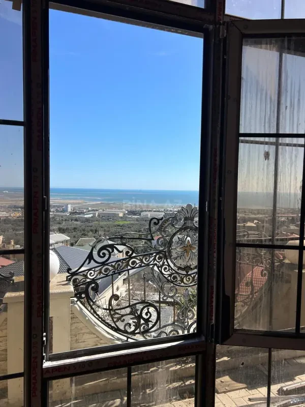 Satılır 4 otaqlı mənzil 132 m²