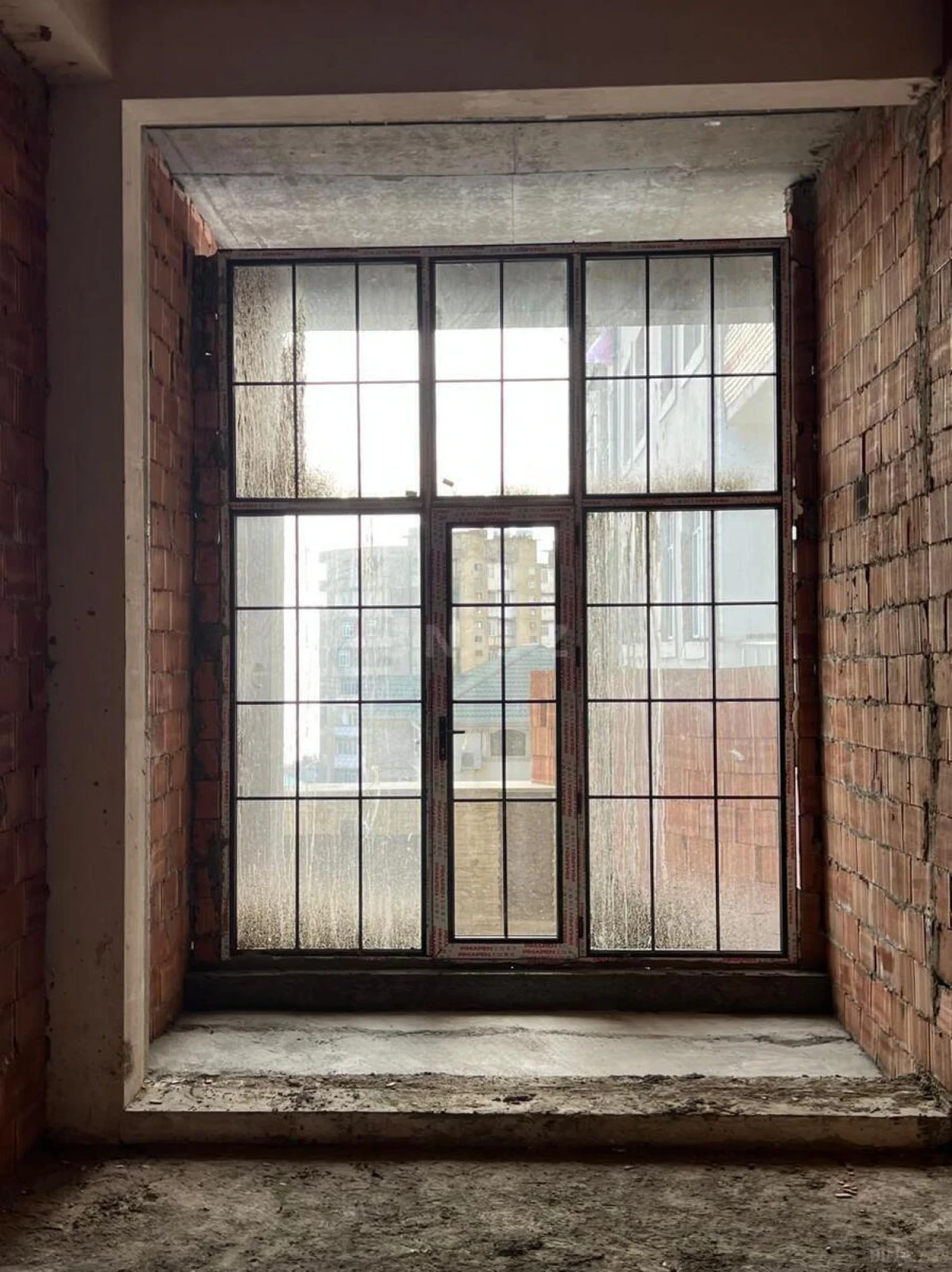 Satılır 4 otaqlı mənzil 132 m²