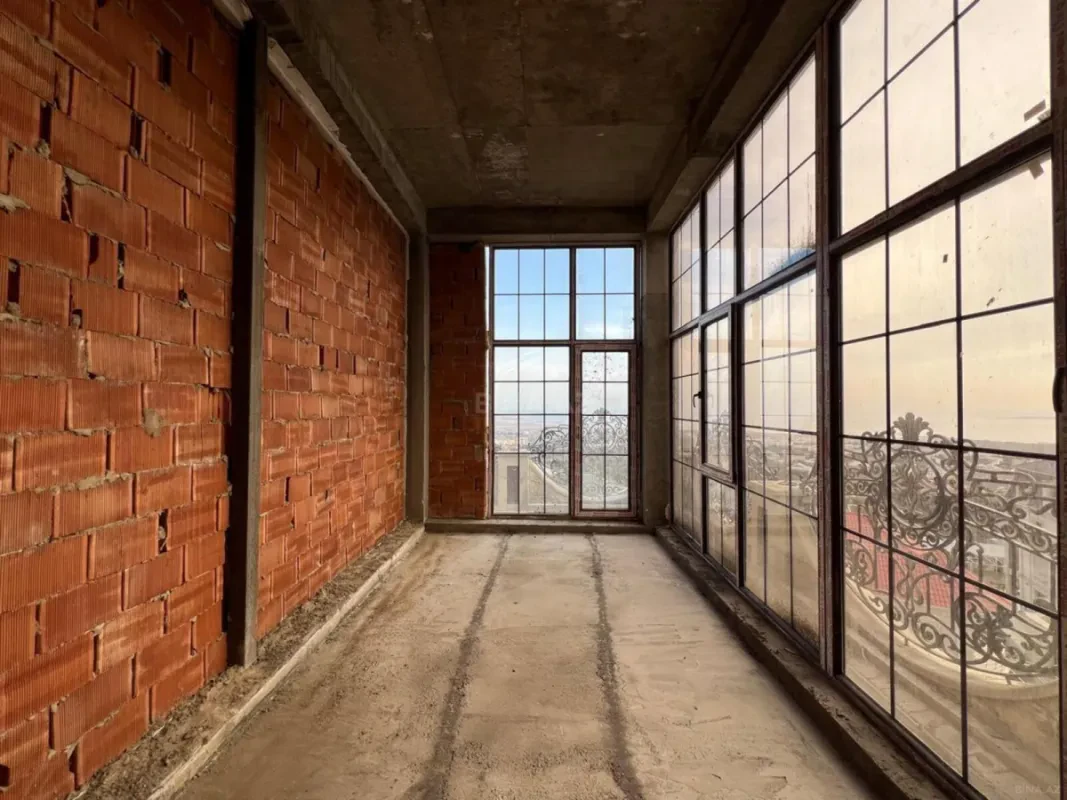 Satılır 4 otaqlı mənzil 132 m²