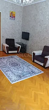 Kirayə verilir 2 otaqlı mənzil 80 m²
