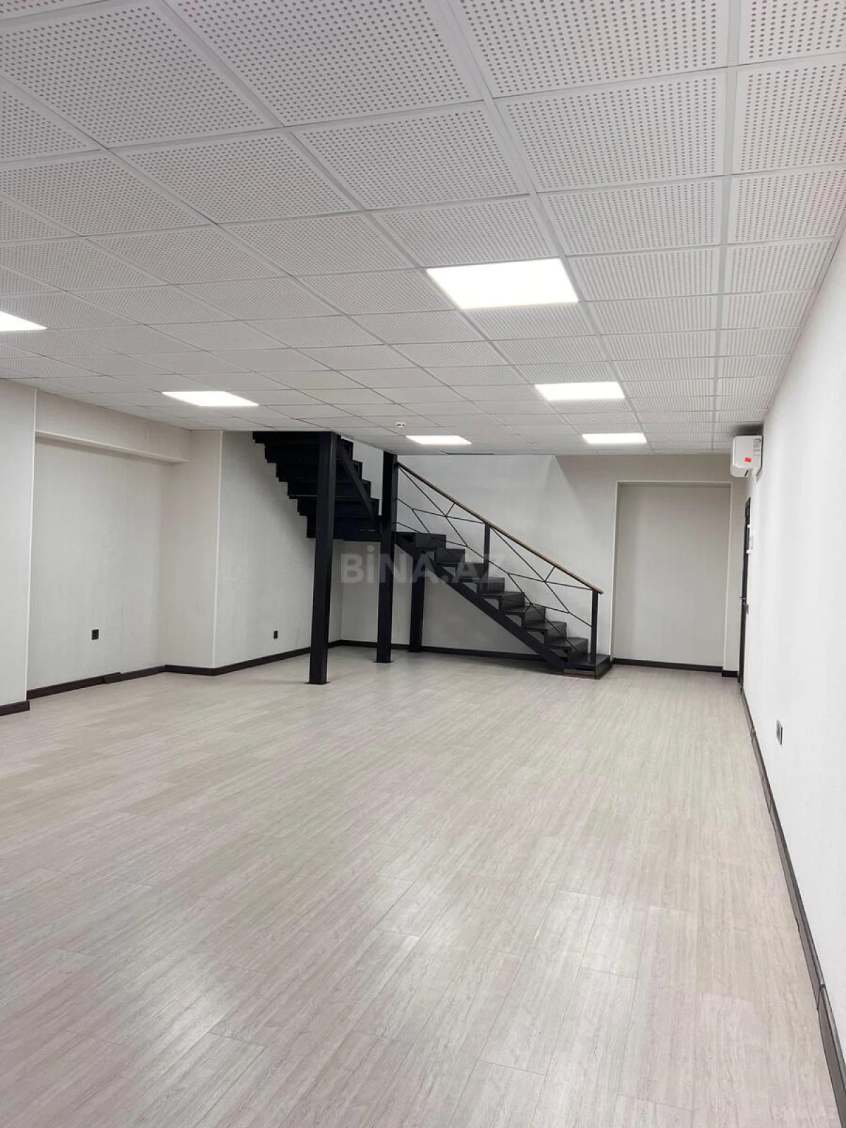 Kirayə verilir 2 otaqlı ofis 140 m²