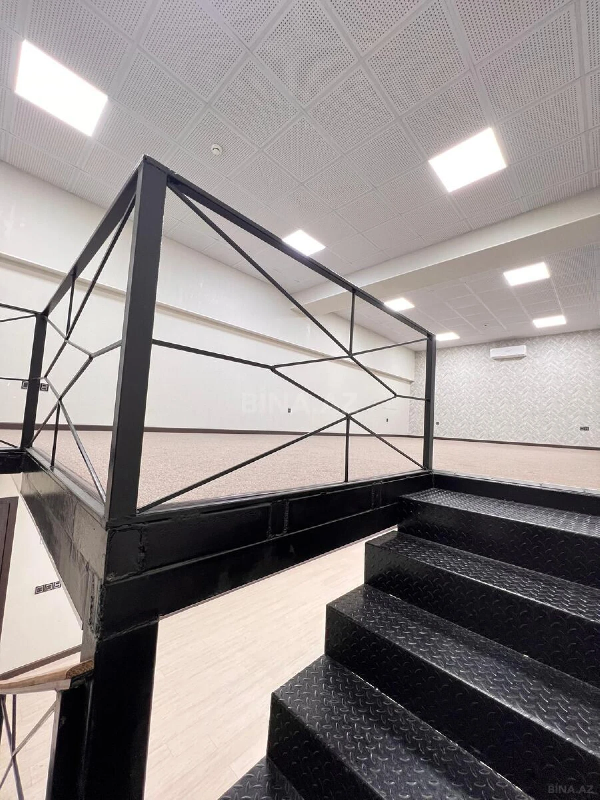 Kirayə verilir 2 otaqlı ofis 140 m²
