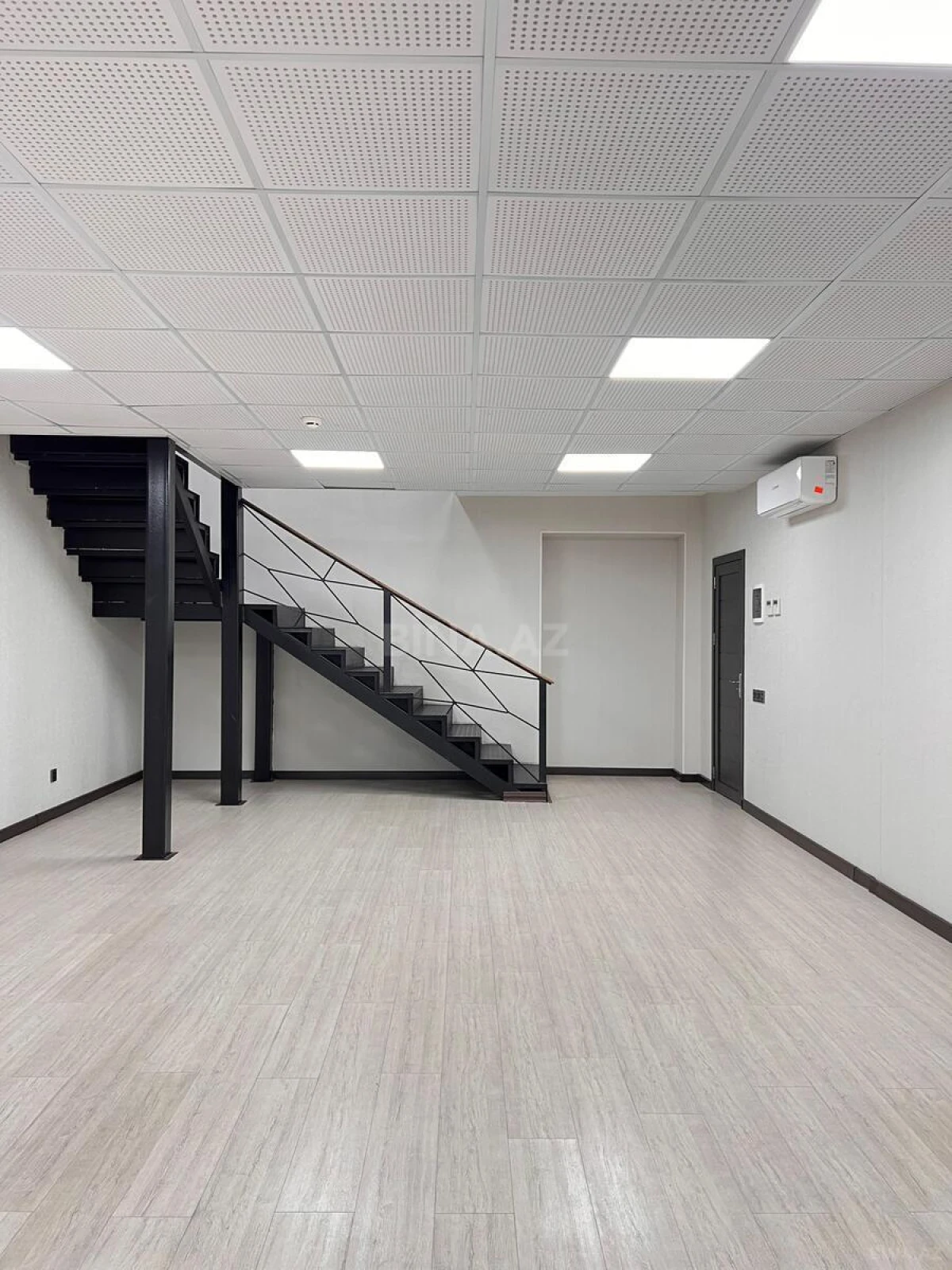 Kirayə verilir 2 otaqlı ofis 140 m²
