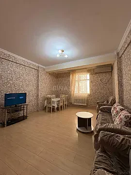 Kirayə verilir 4 otaqlı mənzil 147 m²
