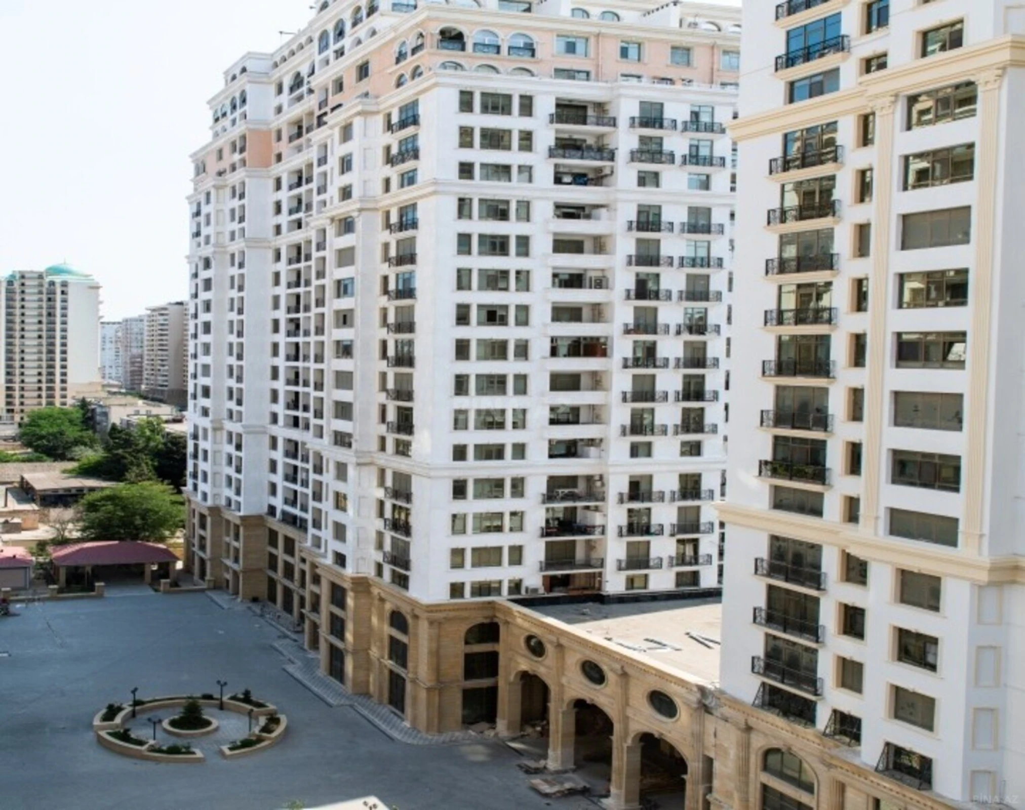 Kirayə verilir 4 otaqlı mənzil 147 m²