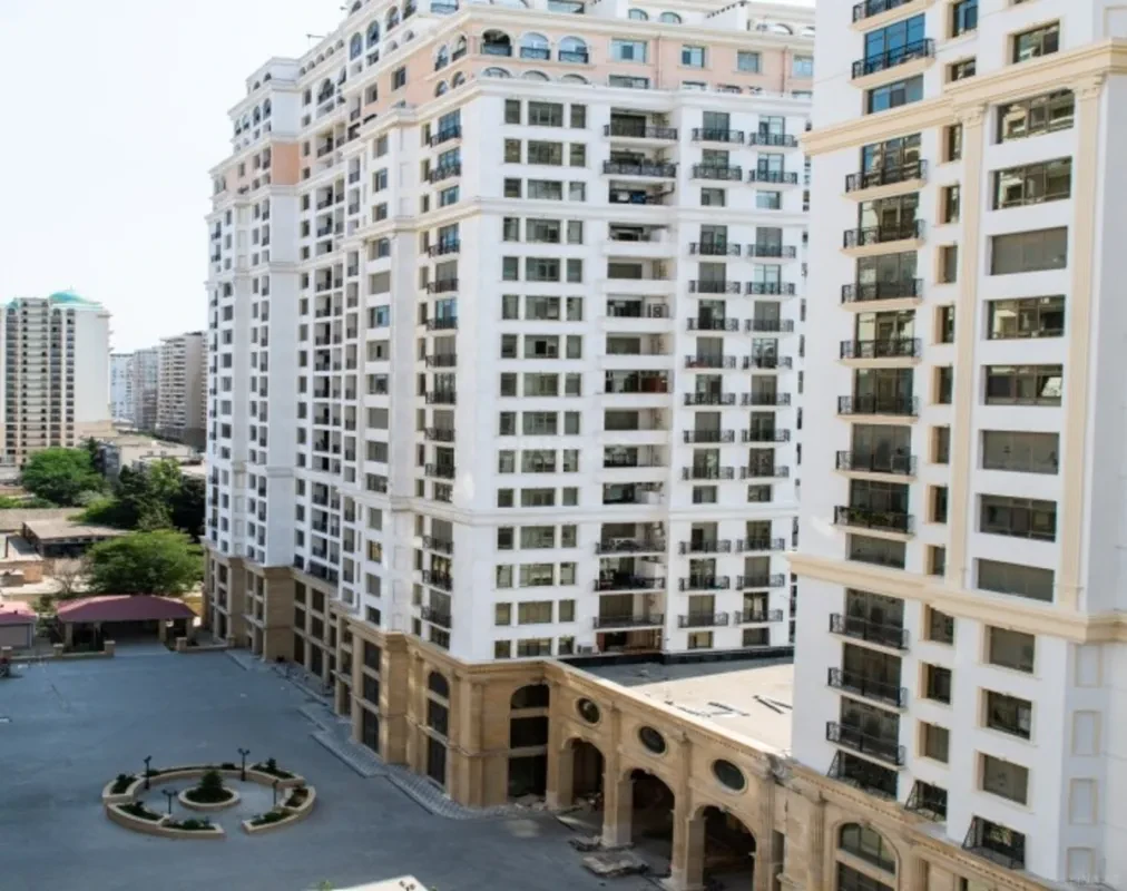 Kirayə verilir 4 otaqlı mənzil 147 m²