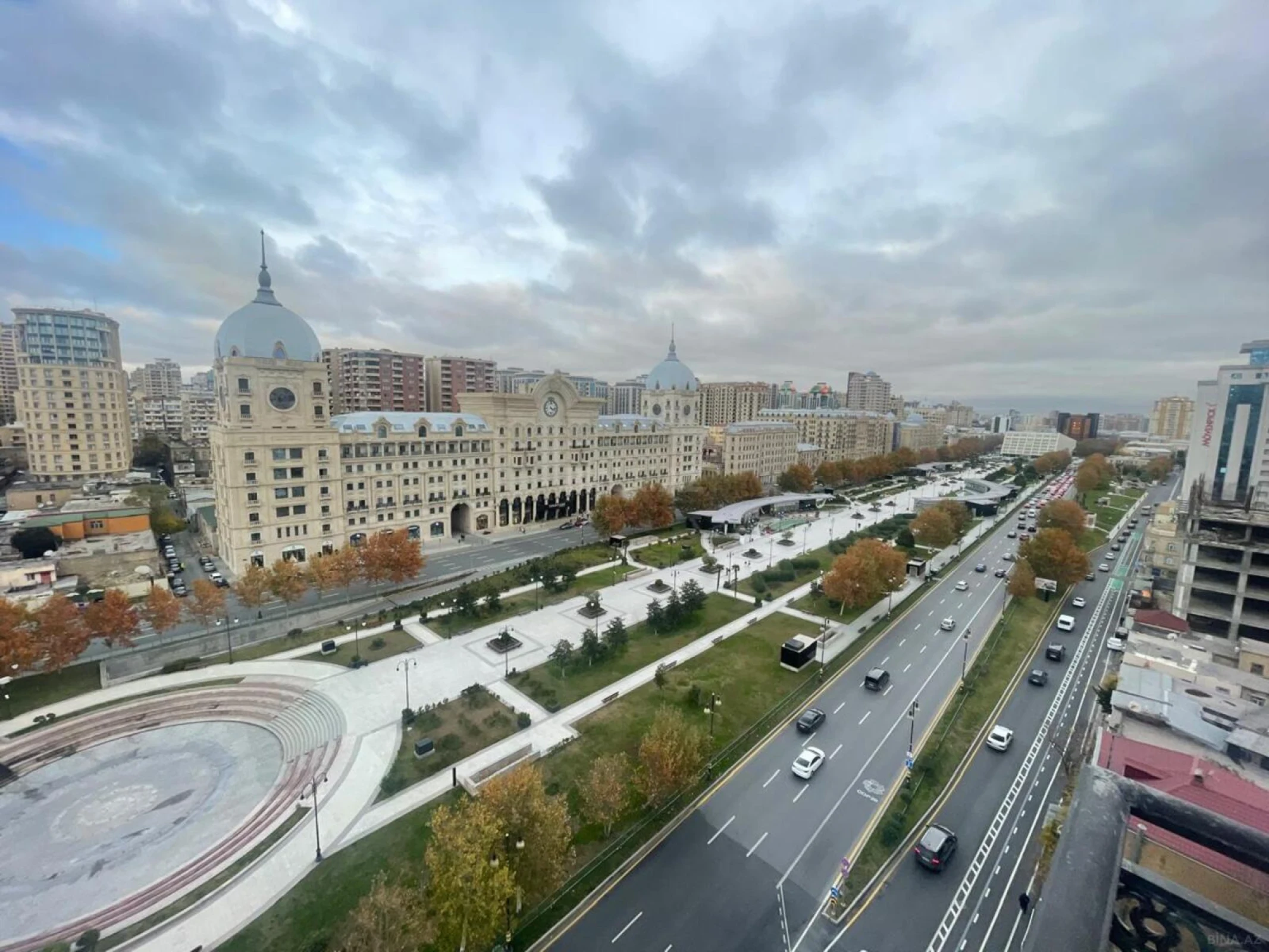 Satılır 4 otaqlı mənzil 246 m²