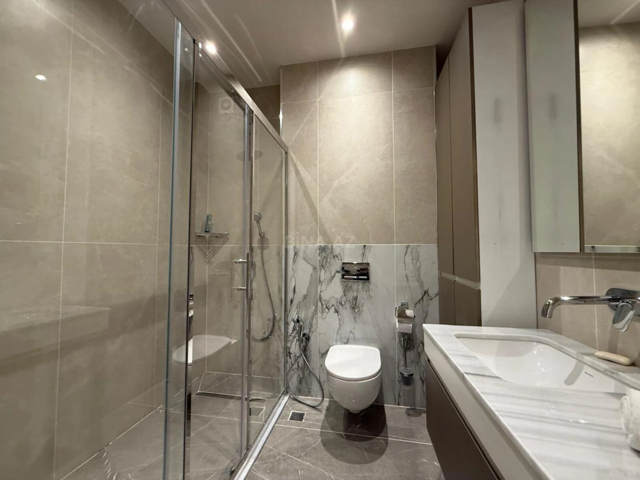 Satılır 1 otaqlı mənzil 59.6 m²