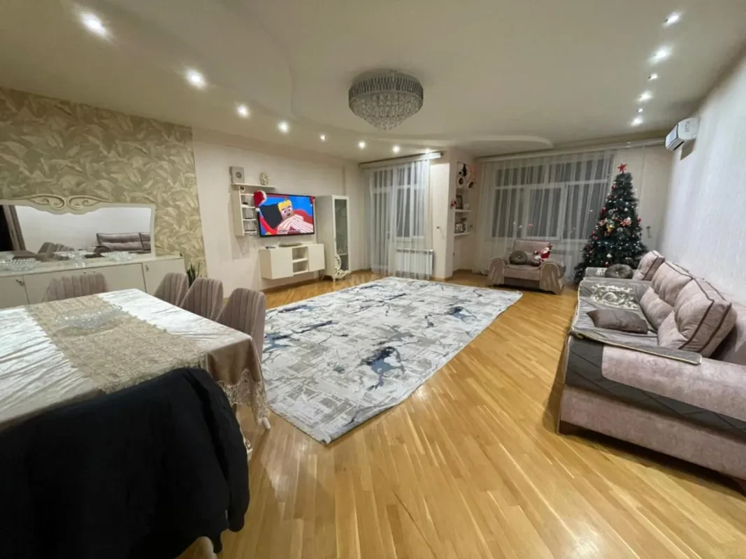 Satılır 3 otaqlı mənzil 137 m²