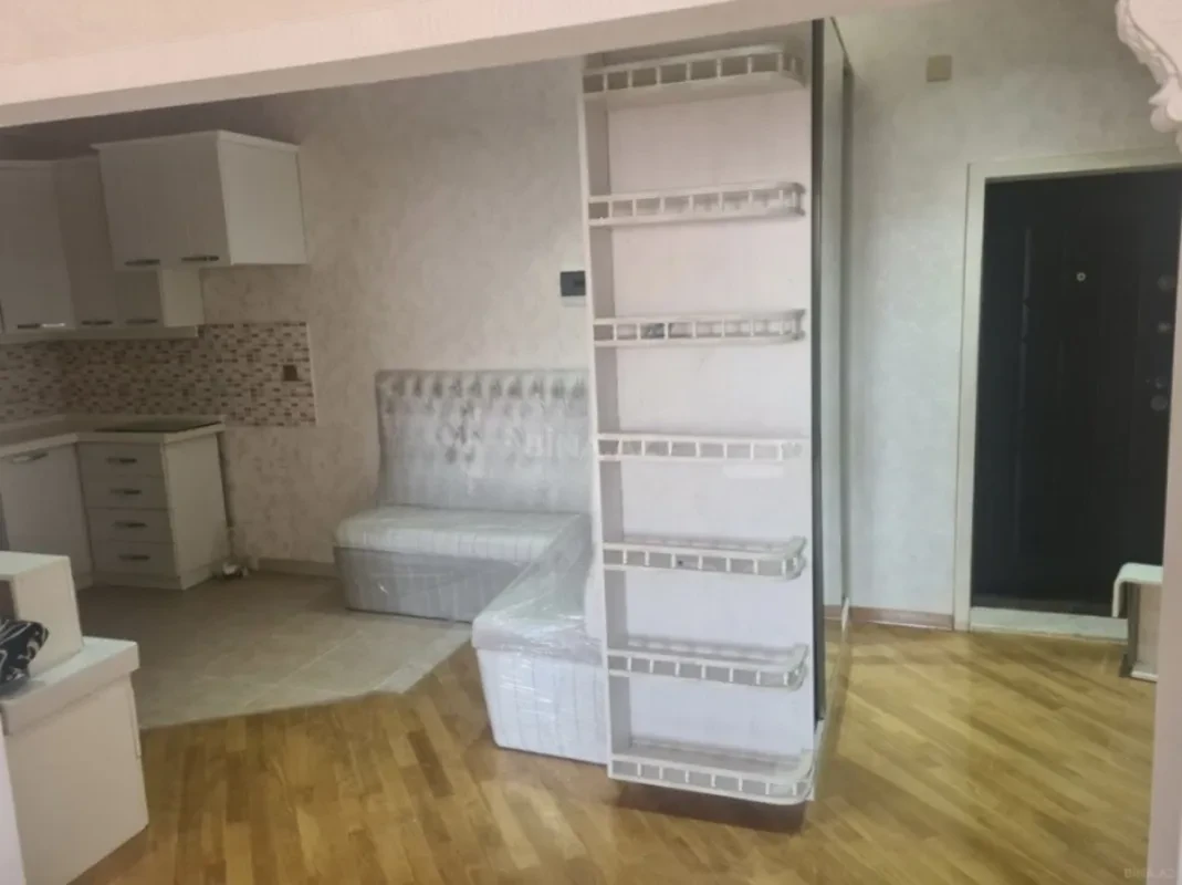 Satılır 3 otaqlı mənzil 94 m²