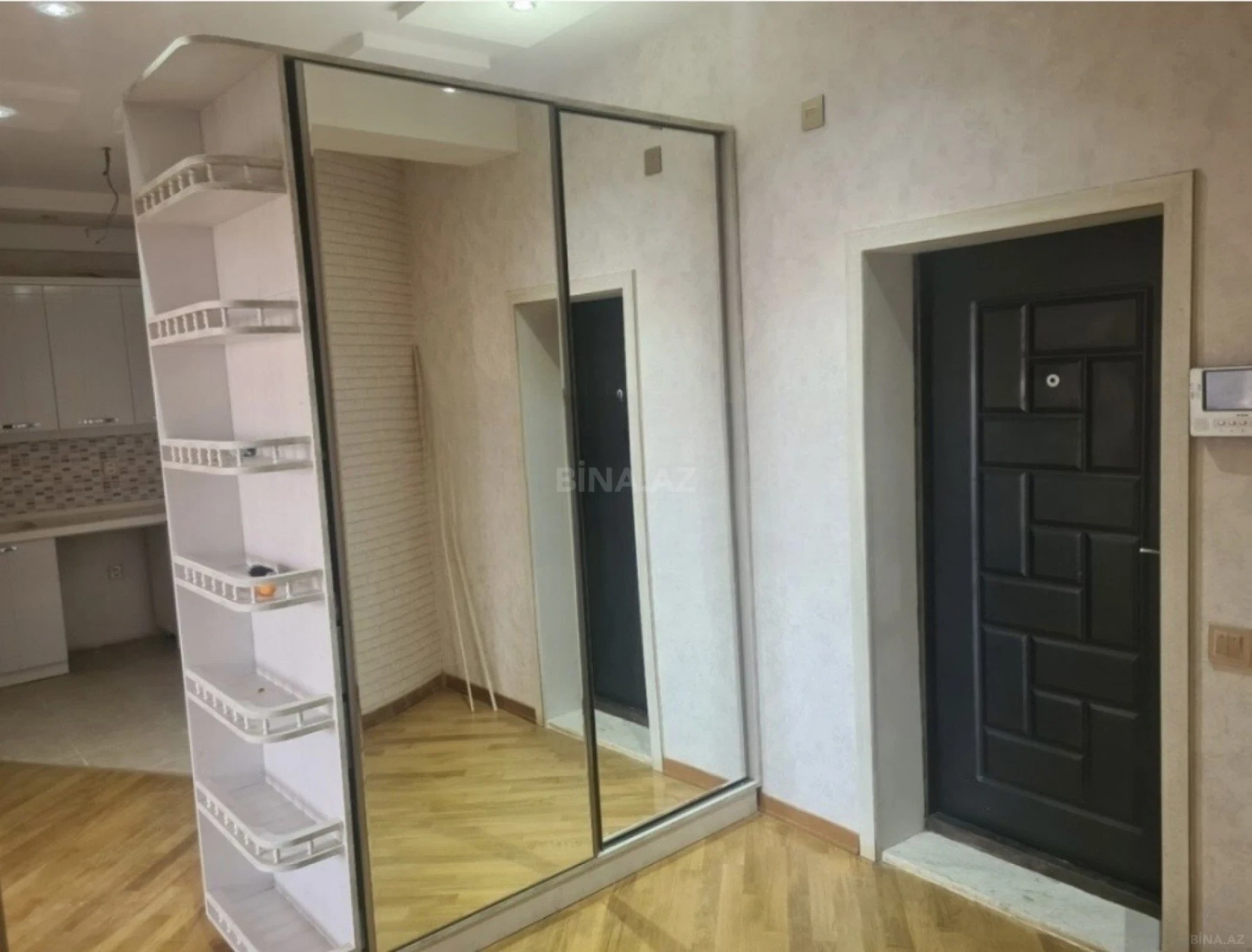 Satılır 3 otaqlı mənzil 94 m²