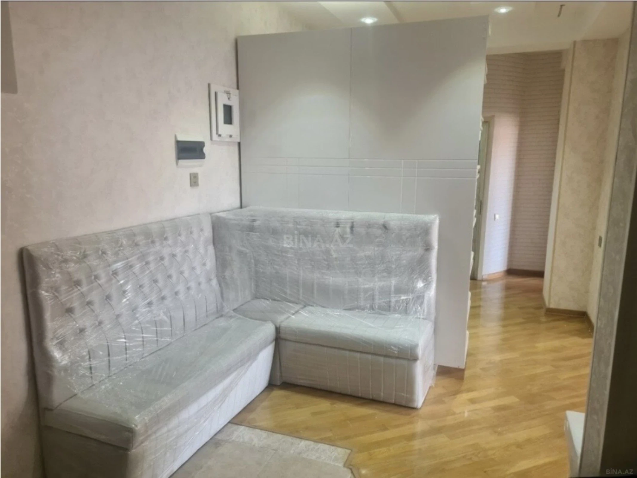 Satılır 3 otaqlı mənzil 94 m²