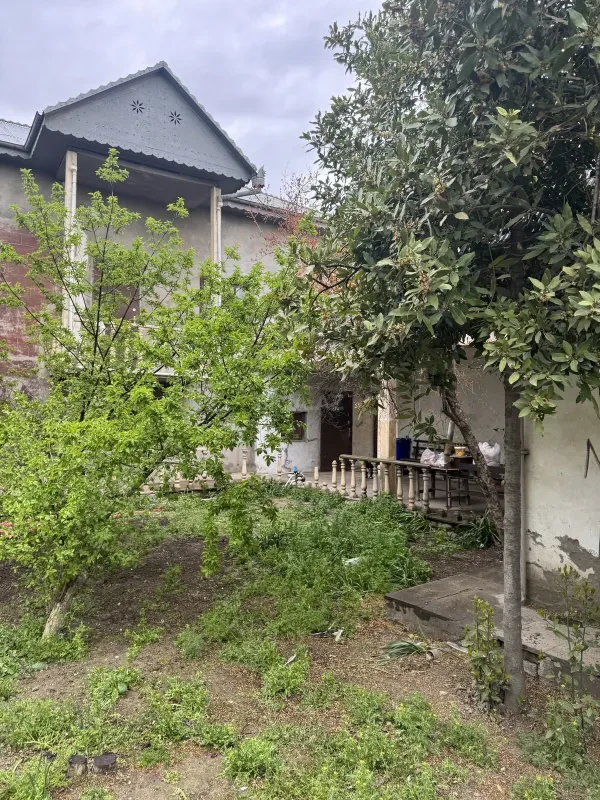 Satılır 11 otaqlı həyət evi 630 m²