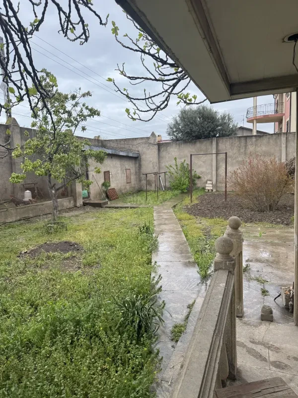 Satılır 11 otaqlı həyət evi 630 m²