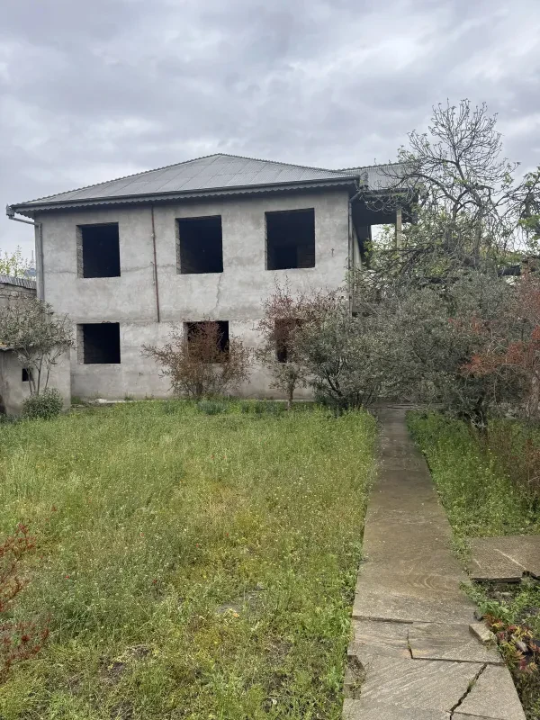 Satılır 11 otaqlı həyət evi 630 m²