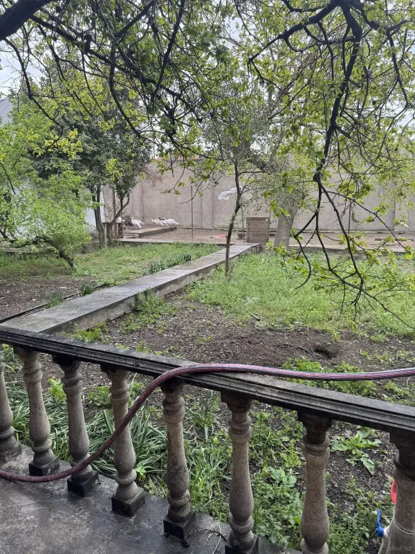 Satılır 11 otaqlı həyət evi 630 m²