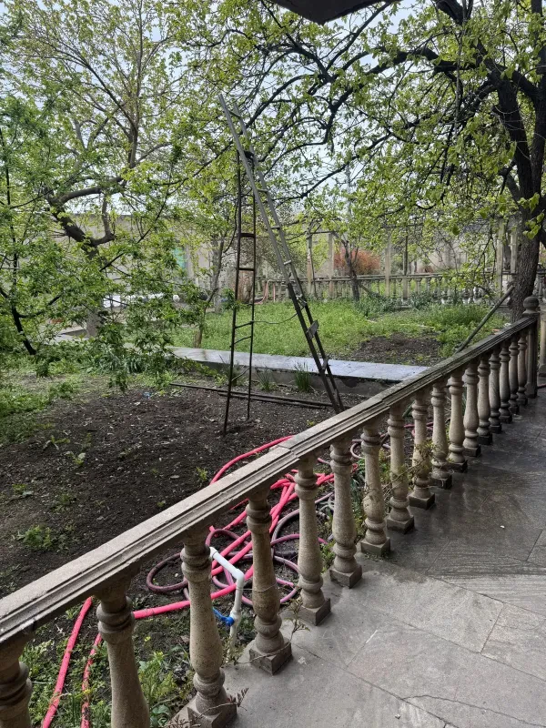 Satılır 11 otaqlı həyət evi 630 m²