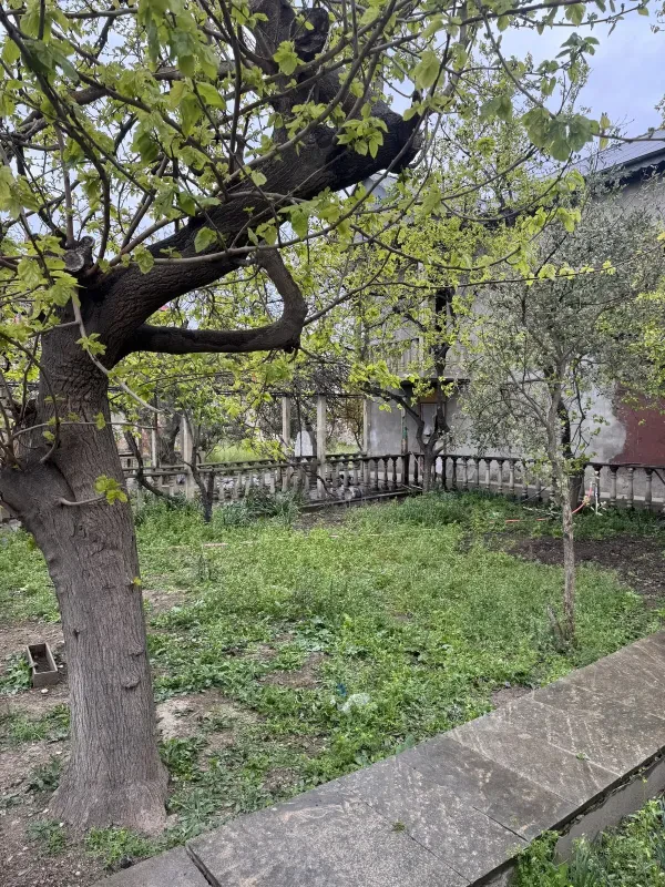 Satılır 11 otaqlı həyət evi 630 m²