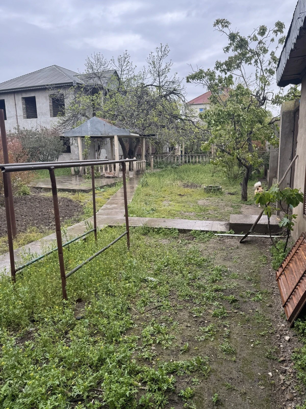 Satılır 11 otaqlı həyət evi 630 m²
