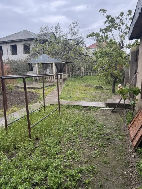 Satılır 11 otaqlı həyət evi 630 m²