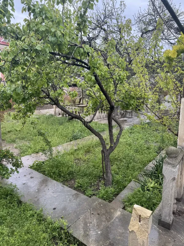 Satılır 11 otaqlı həyət evi 630 m²