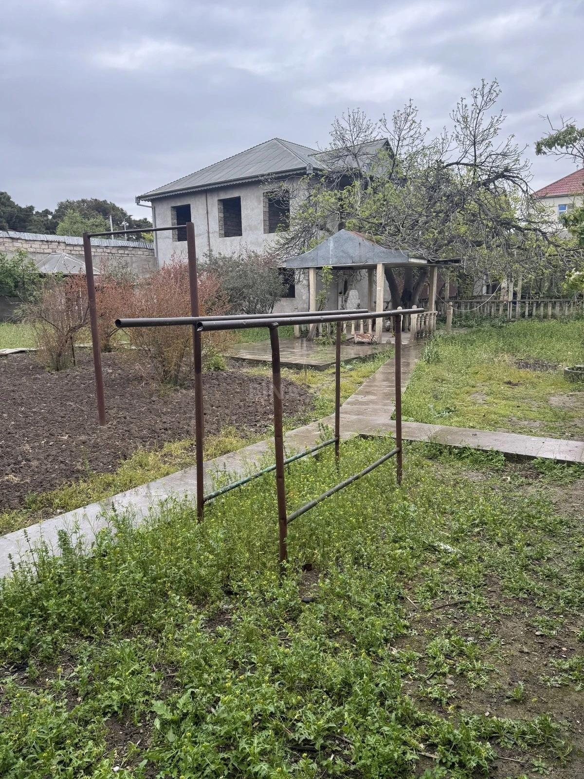 Satılır 11 otaqlı həyət evi 630 m²