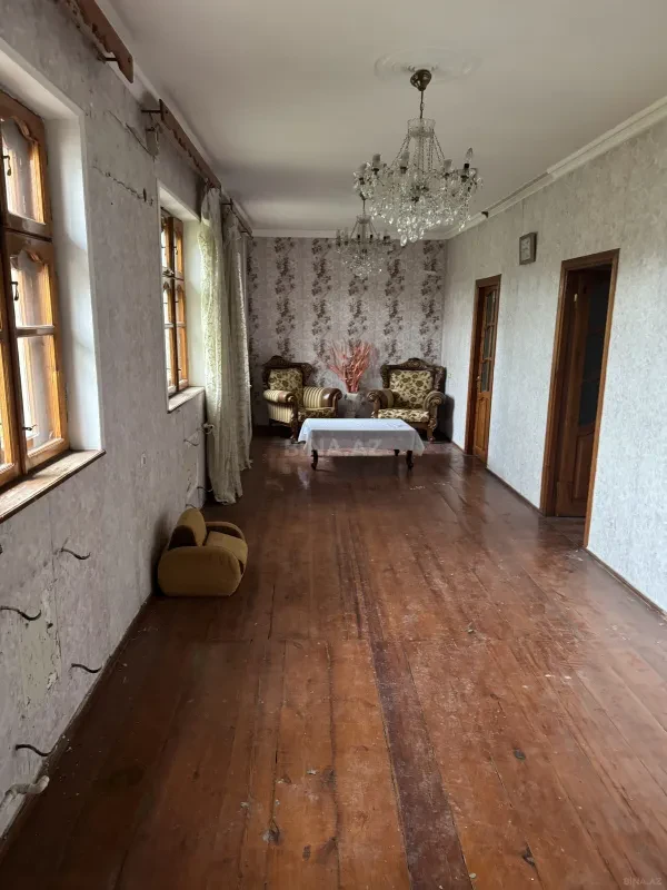 Satılır 11 otaqlı həyət evi 630 m²