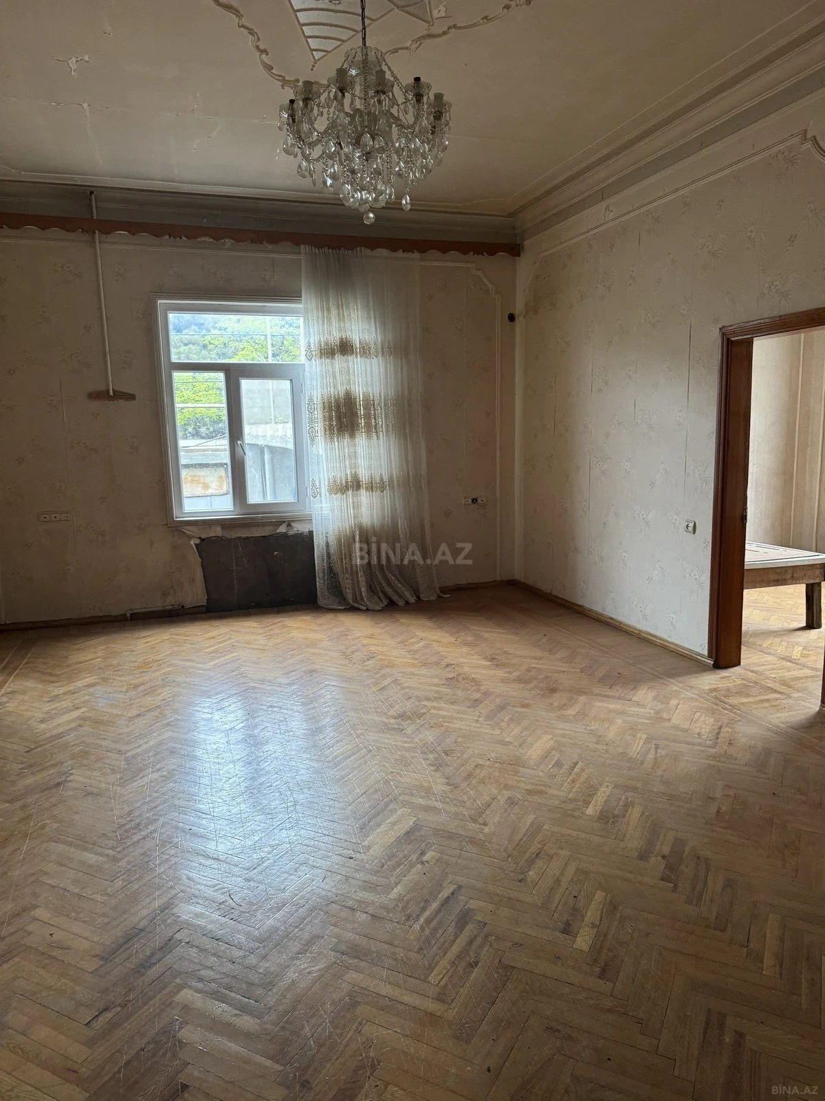 Satılır 11 otaqlı həyət evi 630 m²