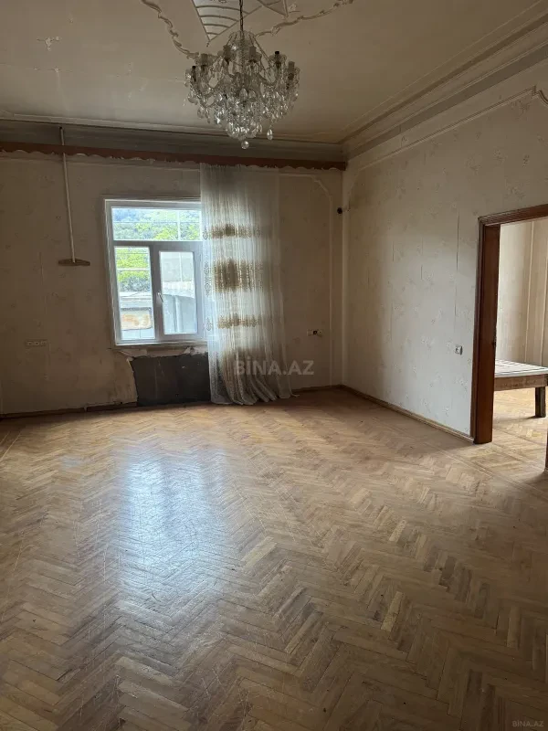 Satılır 11 otaqlı həyət evi 630 m²