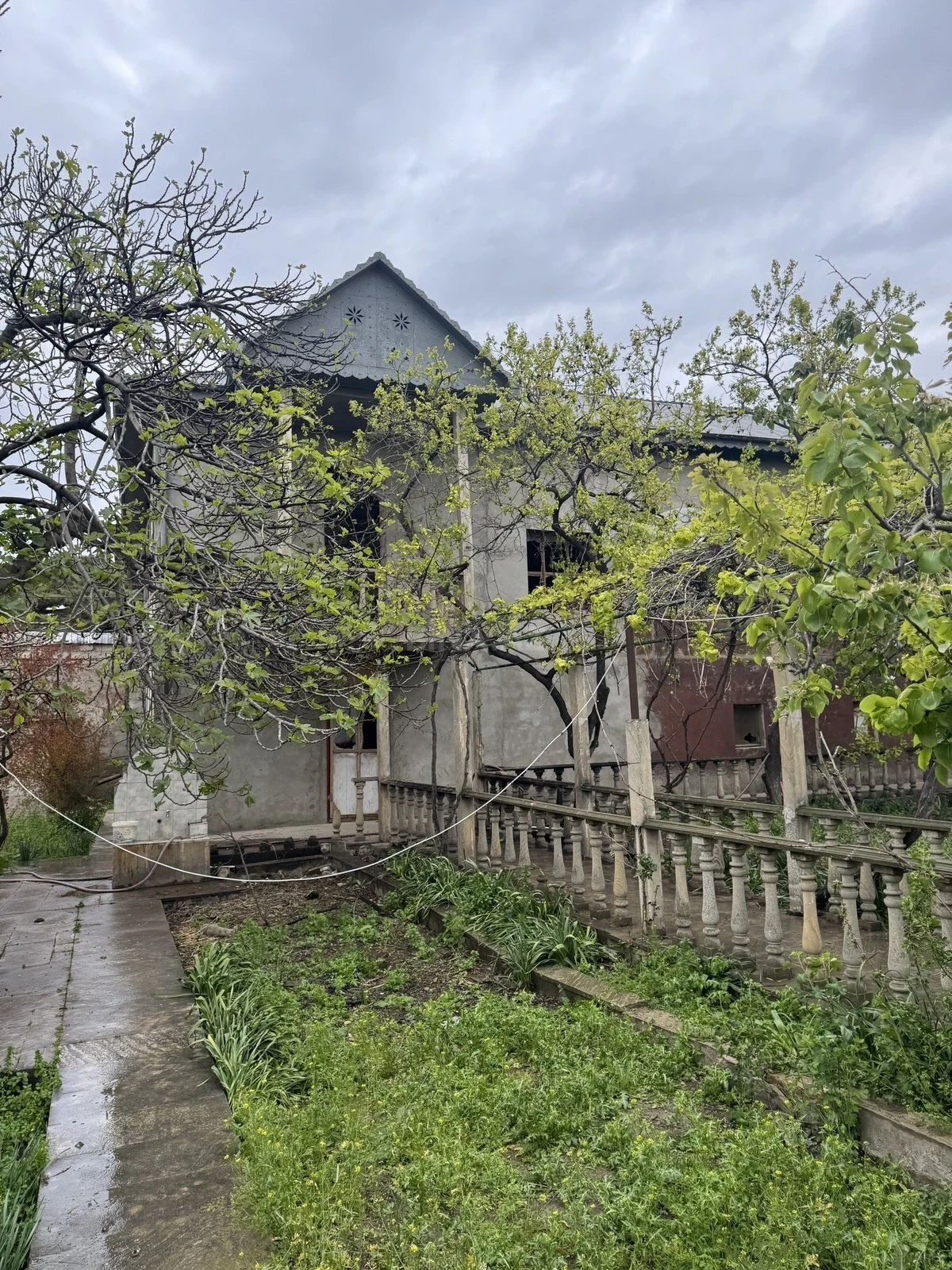 Satılır 11 otaqlı həyət evi 630 m²