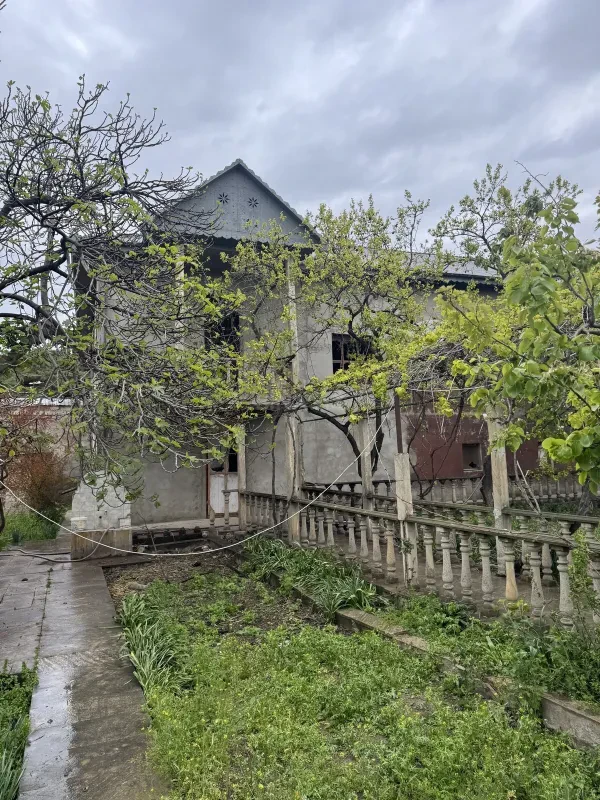 Satılır 11 otaqlı həyət evi 630 m²