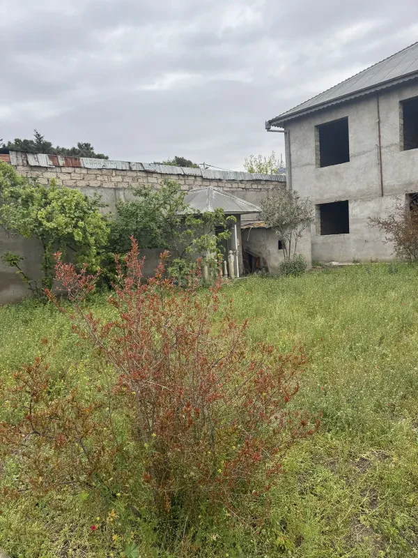 Satılır 11 otaqlı həyət evi 630 m²