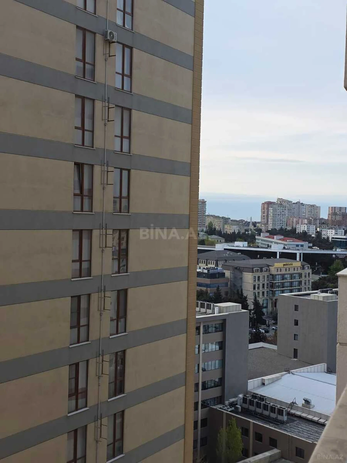 Satılır 3 otaqlı mənzil 118 m²