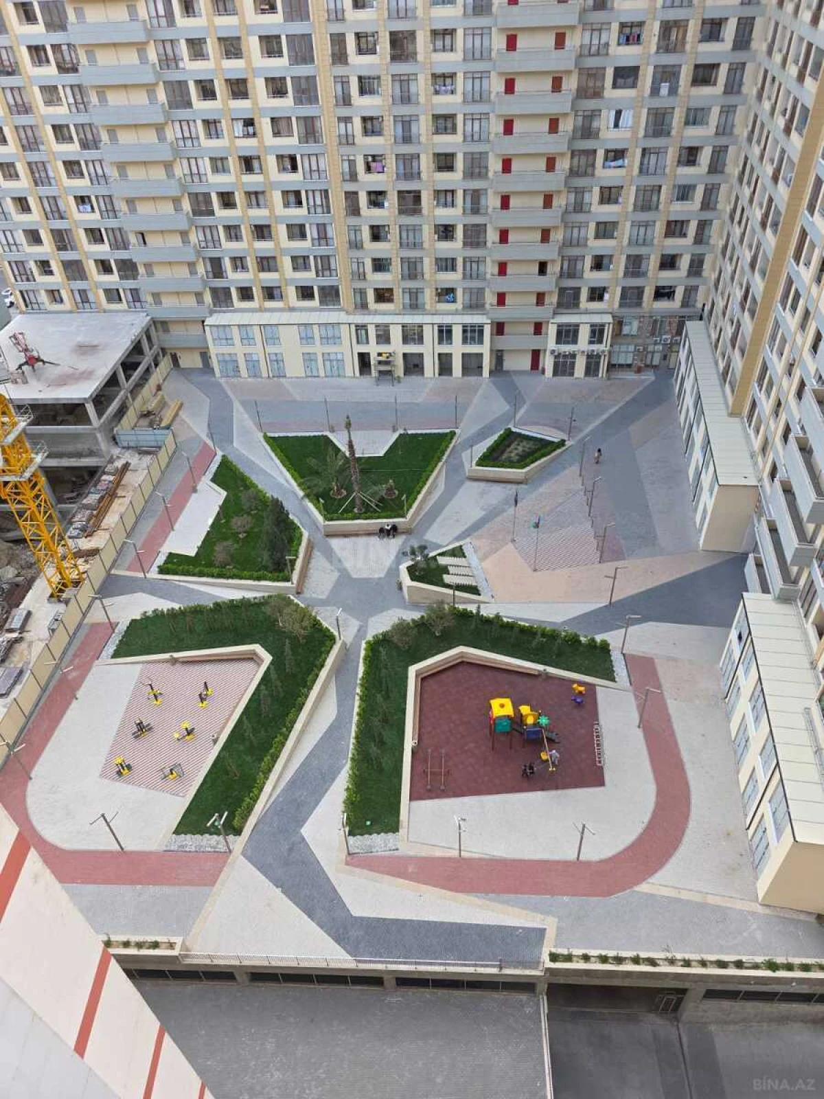 Satılır 3 otaqlı mənzil 118 m²